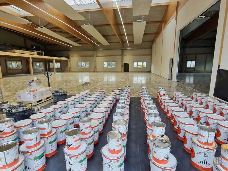 Industriehalle mit Epoxidharz-Bodenbeschichtung in Bayern